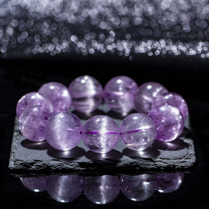 Natural old-mined kunzite bracelet, with a clear body and cat's eye effect. - Image 3