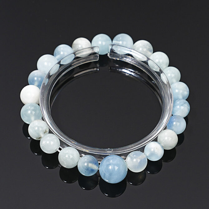High-quality natural Aquamarine Crystal Stylish Bracelet, 8MM in size.