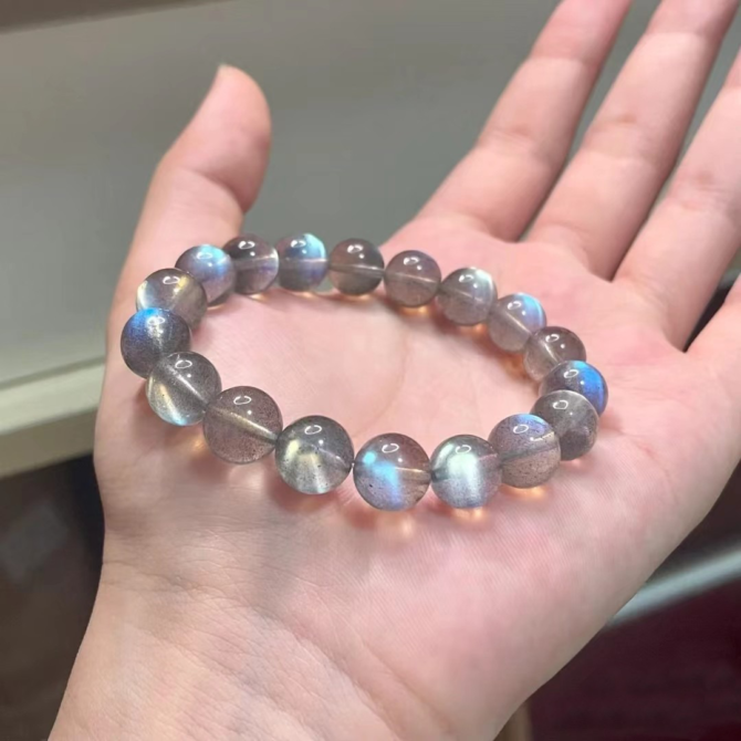 Natural ice-type blue-light gray moonstone labradorite single-loop bracelet - Image 4