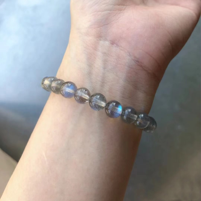 Natural ice-type blue-light gray moonstone labradorite single-loop bracelet - Image 3