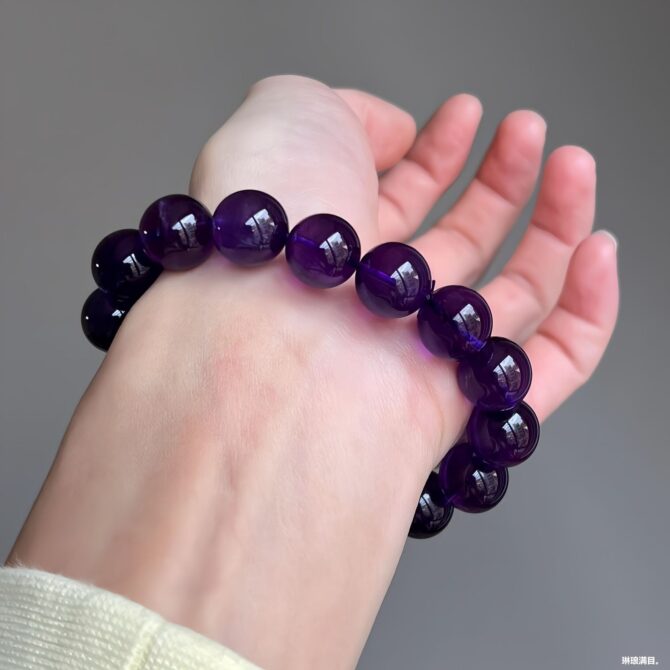 Uruguayan icy-type imperial purple crystal bracelet with super-grade transparency - Image 5