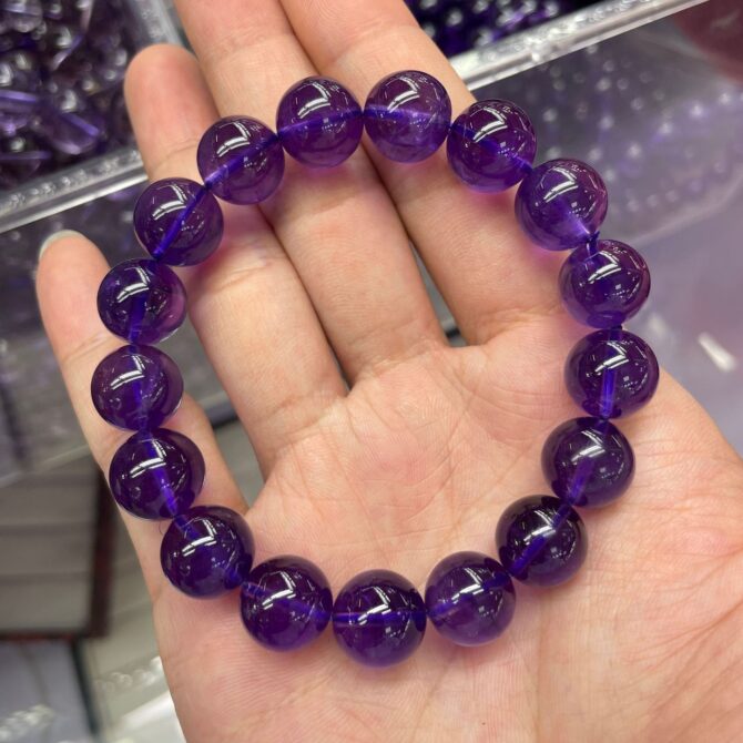Uruguayan icy-type imperial purple crystal bracelet with super-grade transparency - Image 3